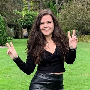 Meet your Posher, Emily